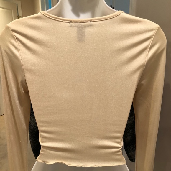 Forever 21 cream color top. NWOT size small - Picture 3 of 4